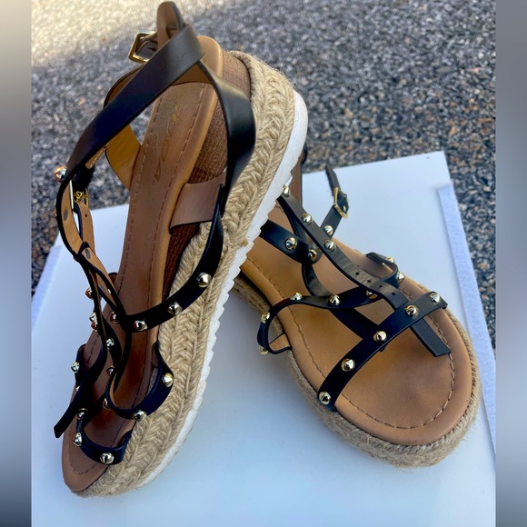 Beautiful small heel sandals 👡 ! - Picture 1 of 5